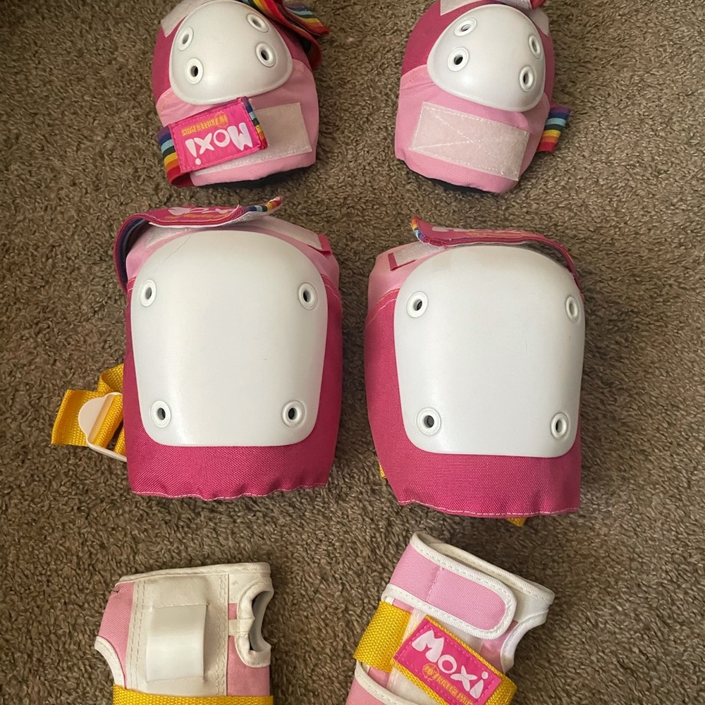 Moxie pink pads/ roller skate gear- adults